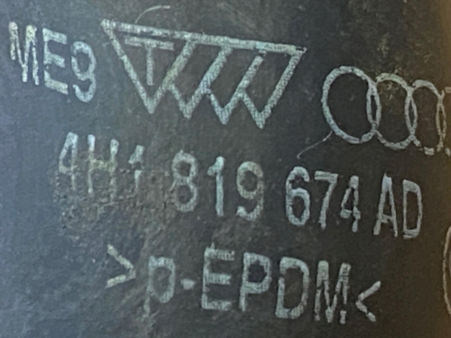 AUDI A8 4H D4 cijevčica crijevo vode 4H1819674AD