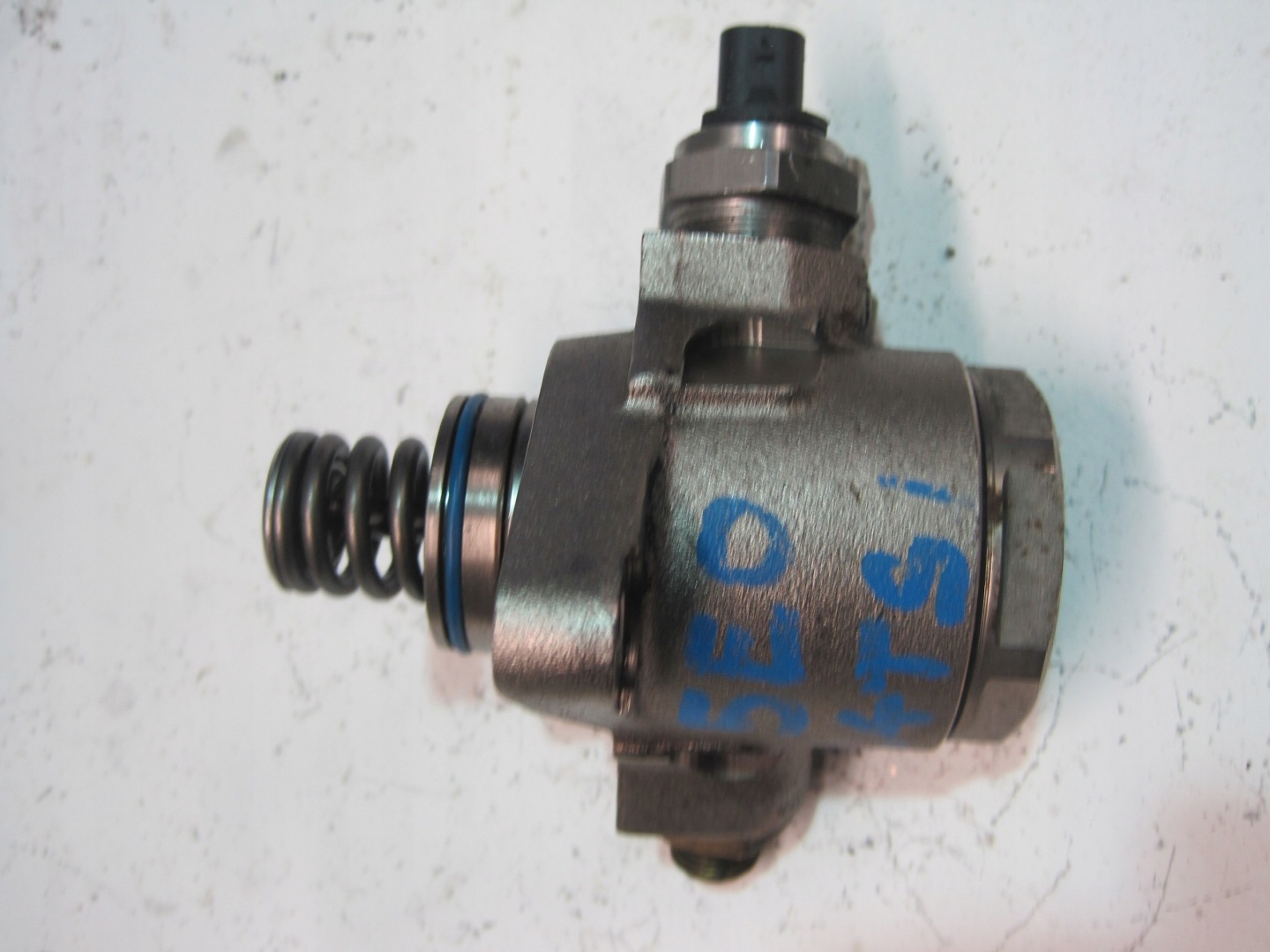 feed pump VW GOLF 1,2TSI 04E127026T
