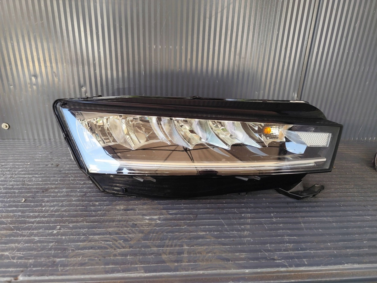 SKODA OCTAVIA IV light front right FULL LED complete DEMONTAZ 5E4941016