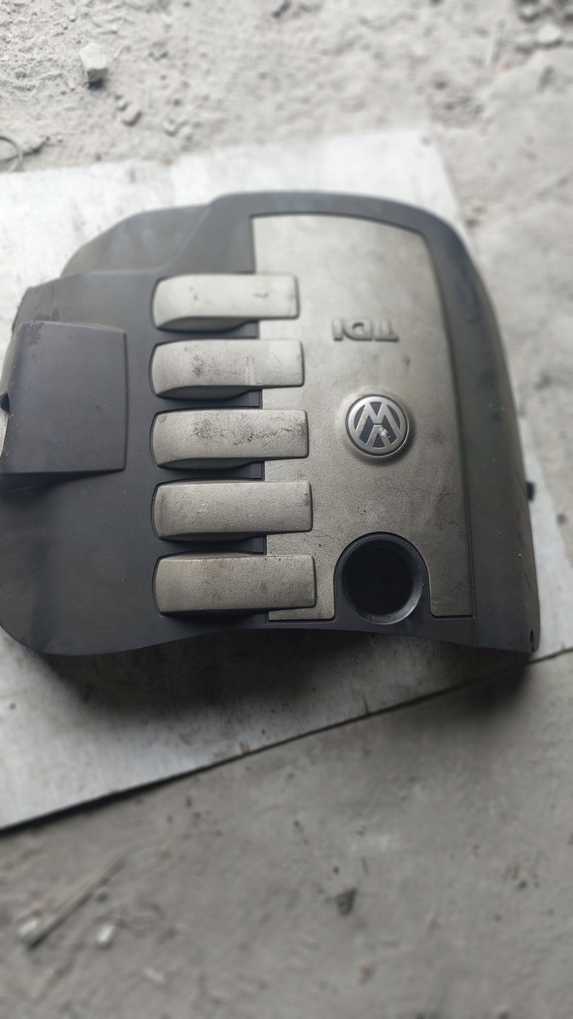 VW TOUAREG 7L 2.5 TDI fedél motorfedél 070103927