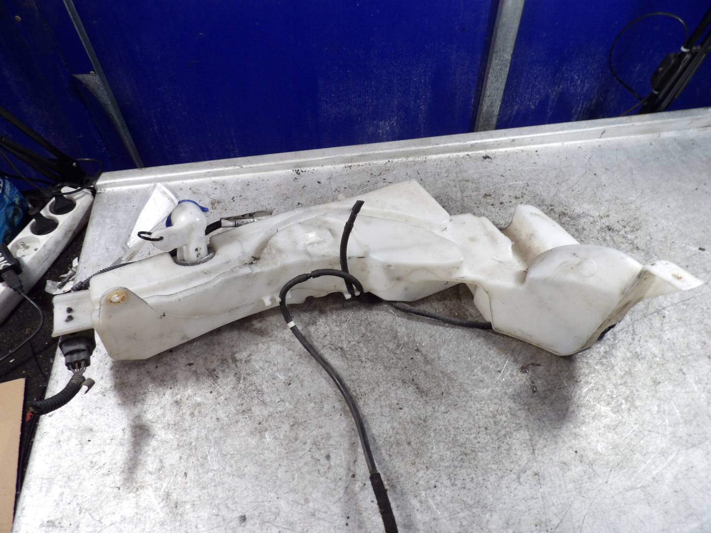 Ford Focus MK2 Behälter Spritzdüse 1,6B 4M51-13K163