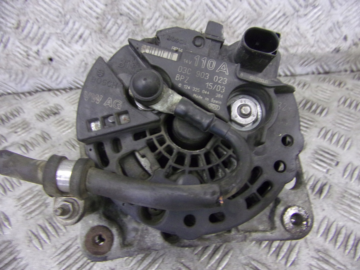 ALTERNATOR VOLKSWAGEN POLO 4 1.4 FSI BOSCH 03C903023