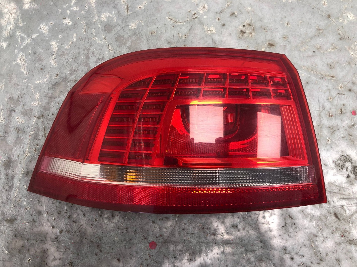 light left rear part VW PASSAT B7 KOMBI 3AF945309