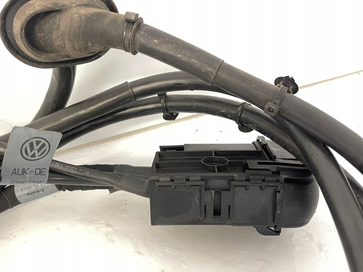 VW PASSAT B8 Klemme AKUMULATORA 3Q0971227A