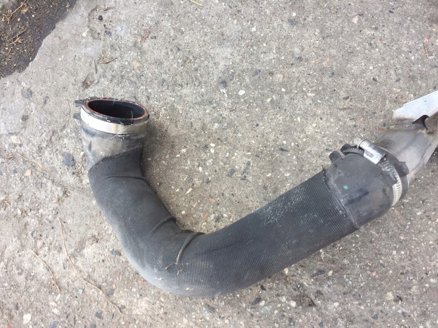 AUDI A5 A4 2.7 3.0 rúra intercoolera 059145731BC