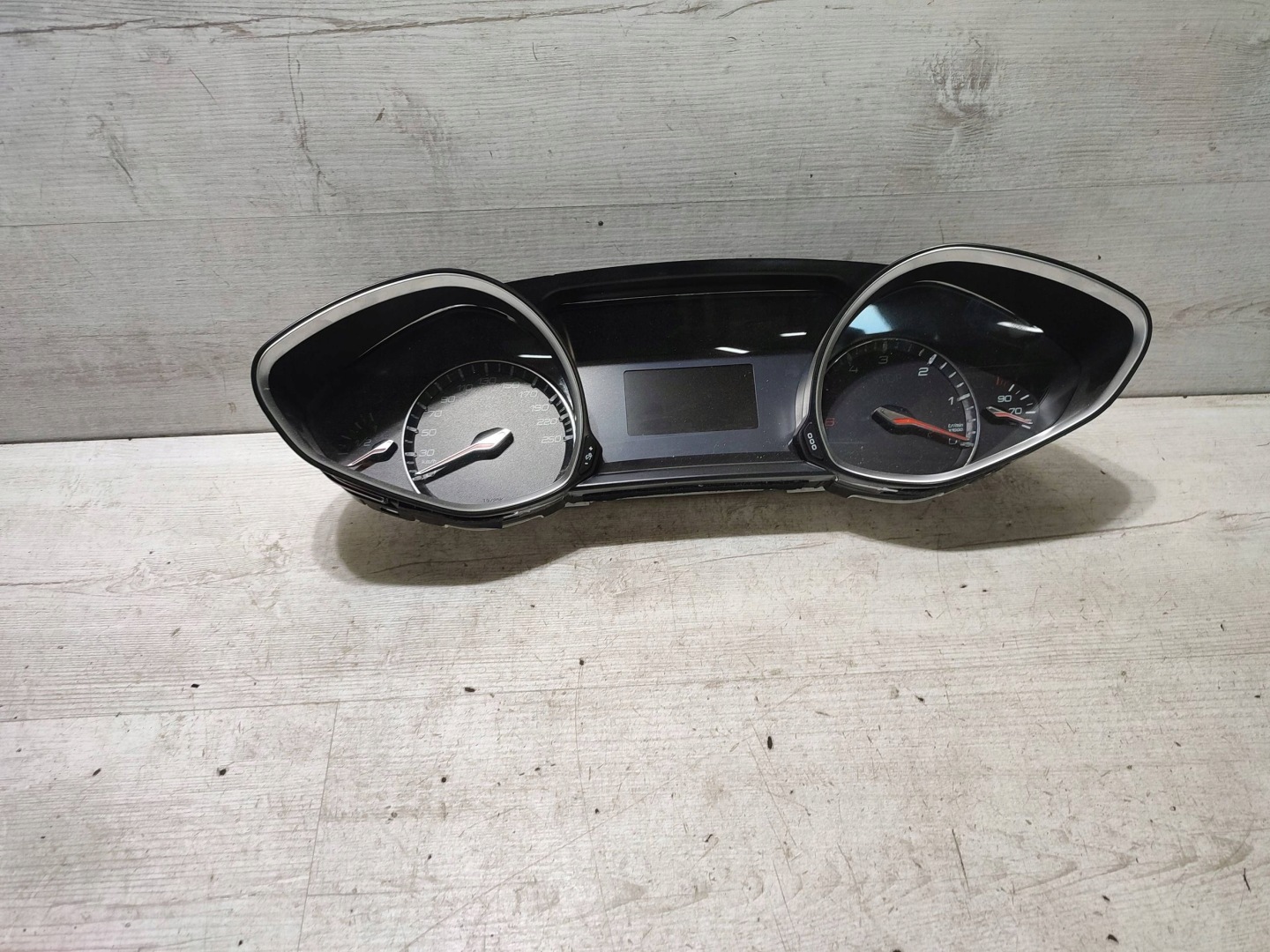 Peugeot 308 2019 dials / Predkosciomierz
