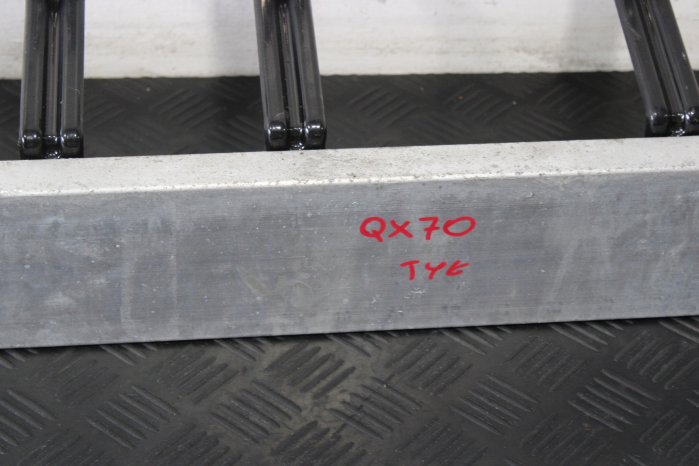 sider pillar below bumper rear part INFINITI QX70