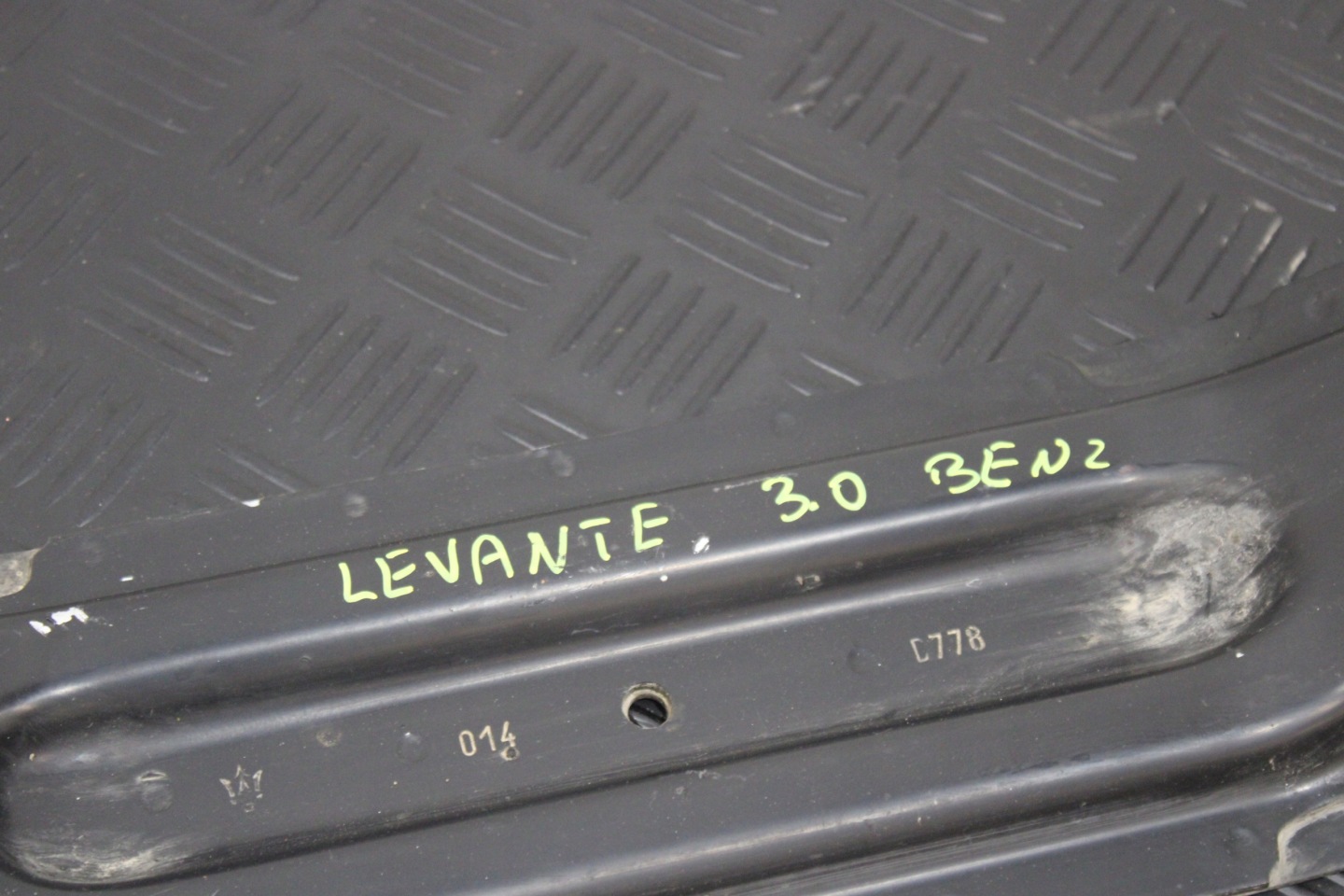 supporto staffa Supporto MASERATI LEVANTE M161