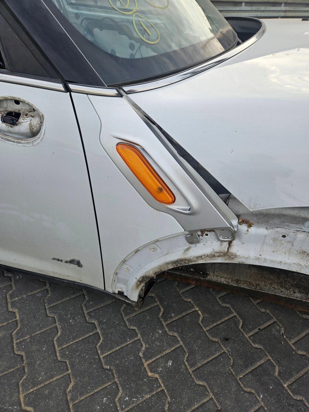 blatník pravý predok Mini Countryman R60 B15