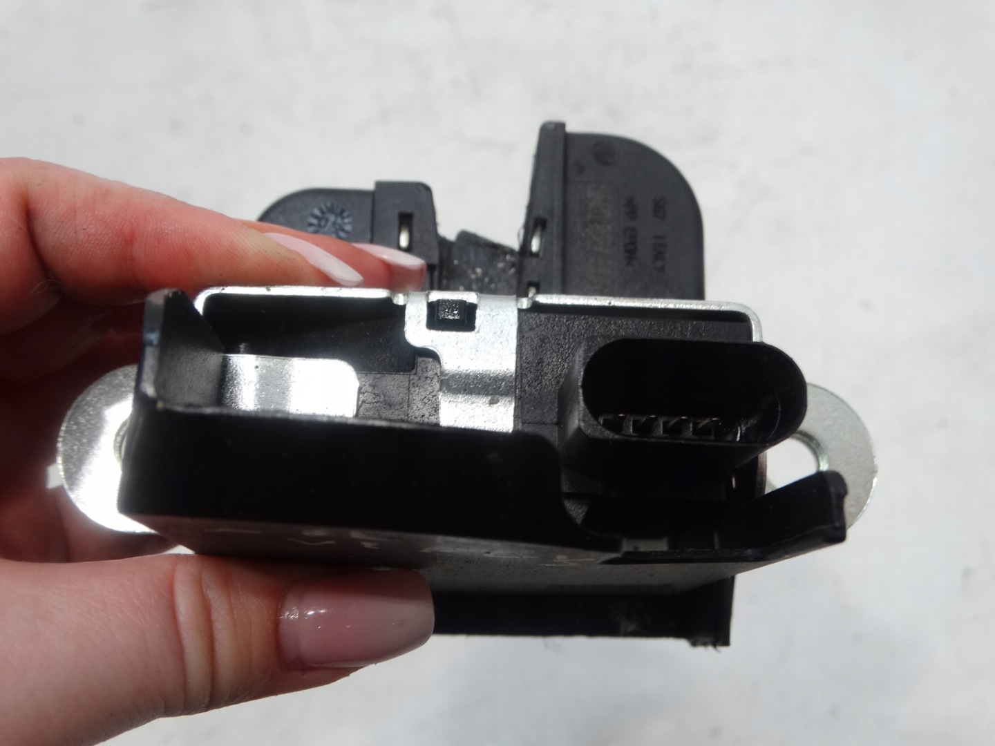 lock bonnet boot rear part VOLKSWAGEN GOLF VI plus LIFT 5M0827505E