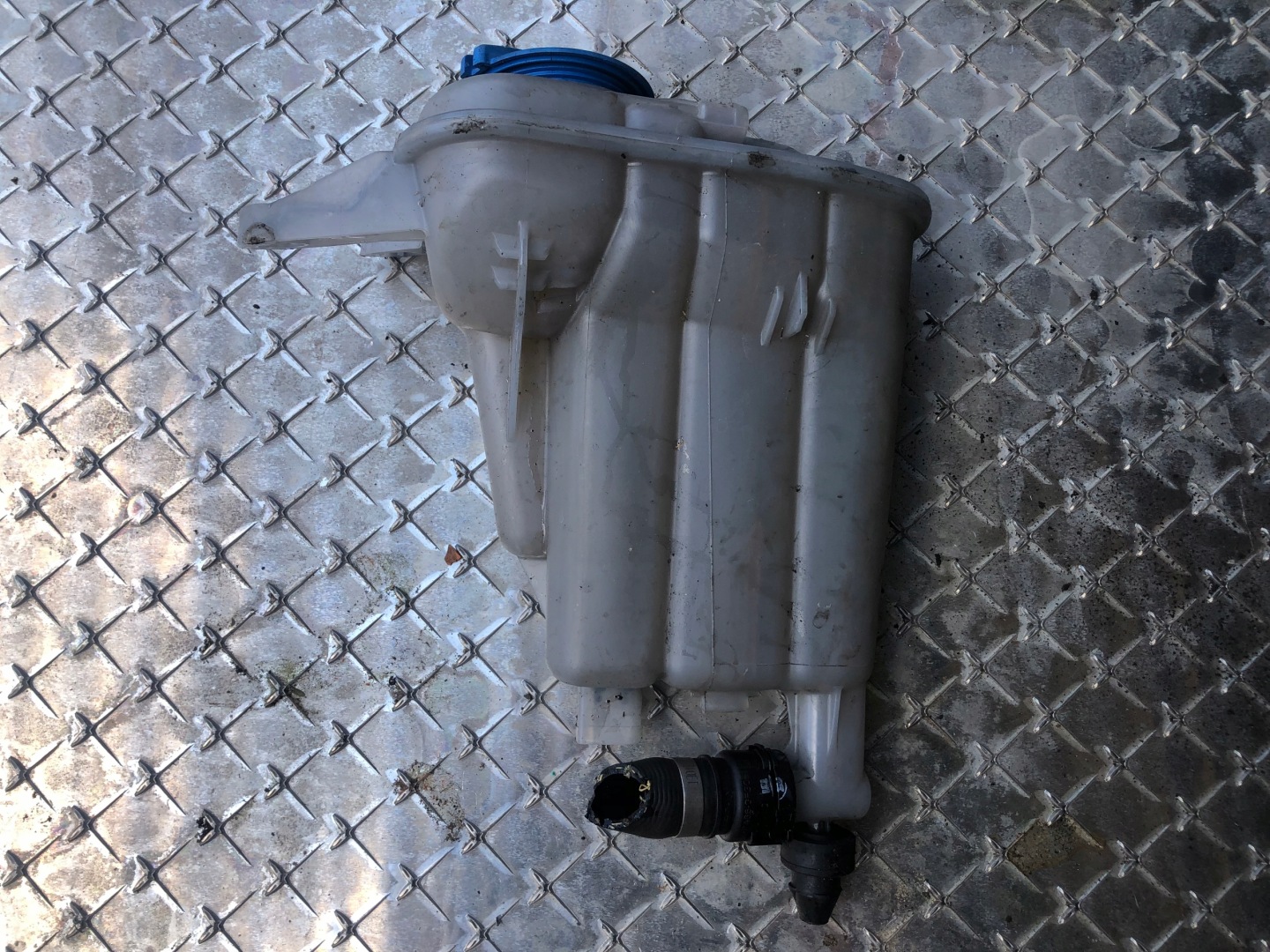 Réservoir eau AUDI A4 B8 8K0121403Q