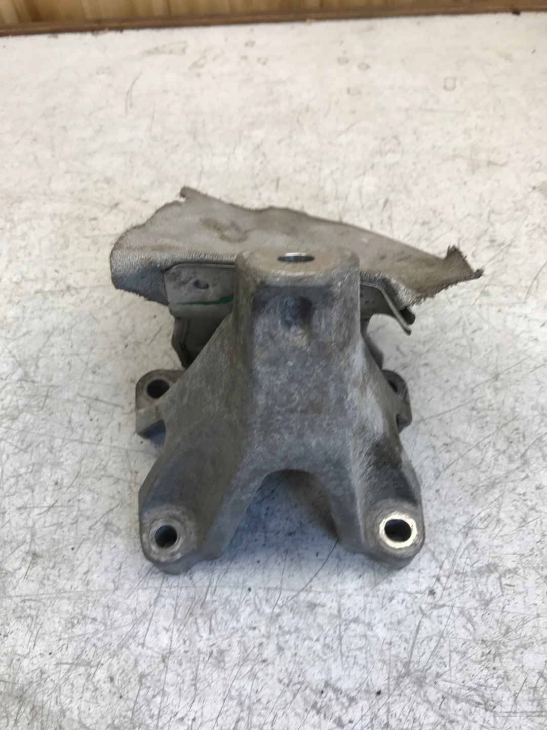 holder engine mount AUDI A4 B8 A5 8K0199307BH