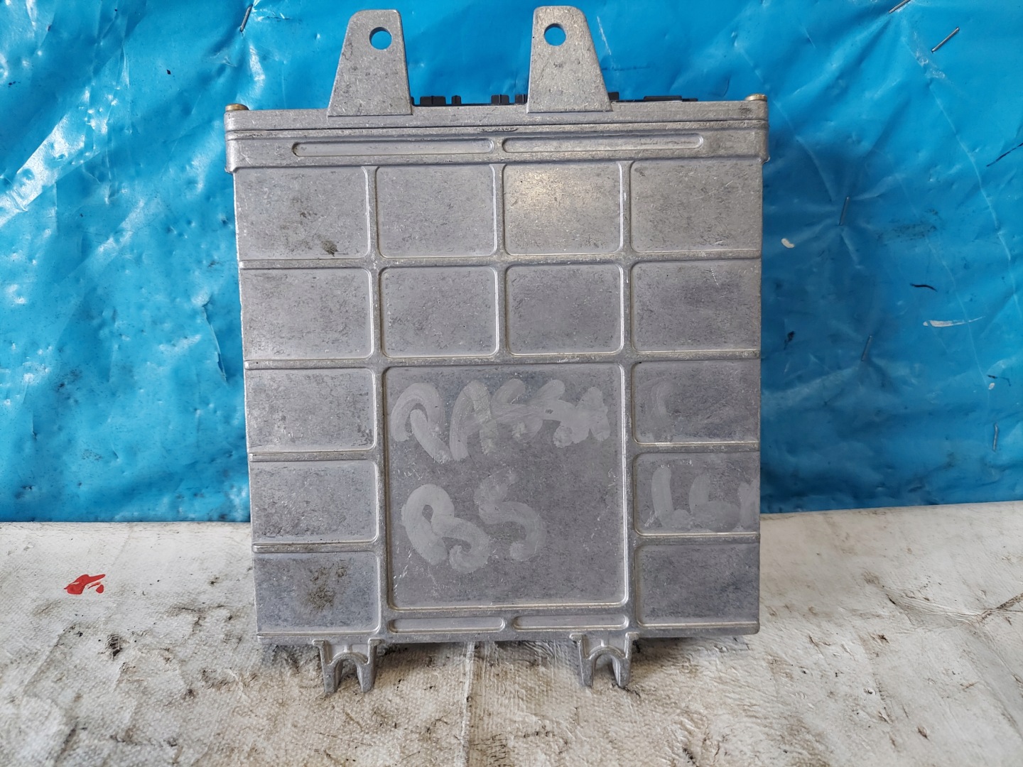 PASSAT B5 1.6 B 8D0907558 unité de commande électronique uce moteur