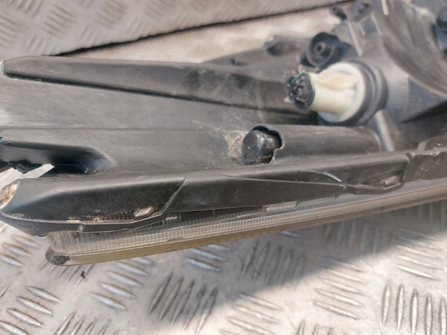 Feux phare Gauche Avant SUZUKI SWIFT V MK7 P8798