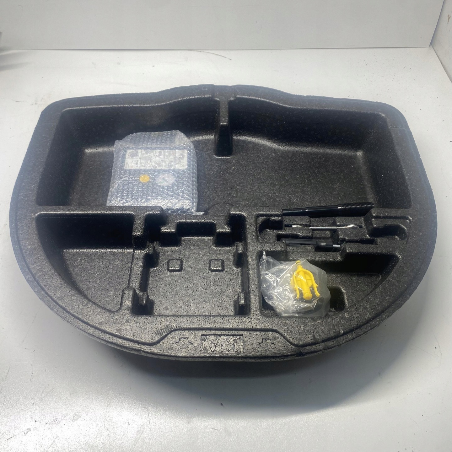 KUWETA passenger compartment compressor; towing KIA CEED III HB 09149-J7900