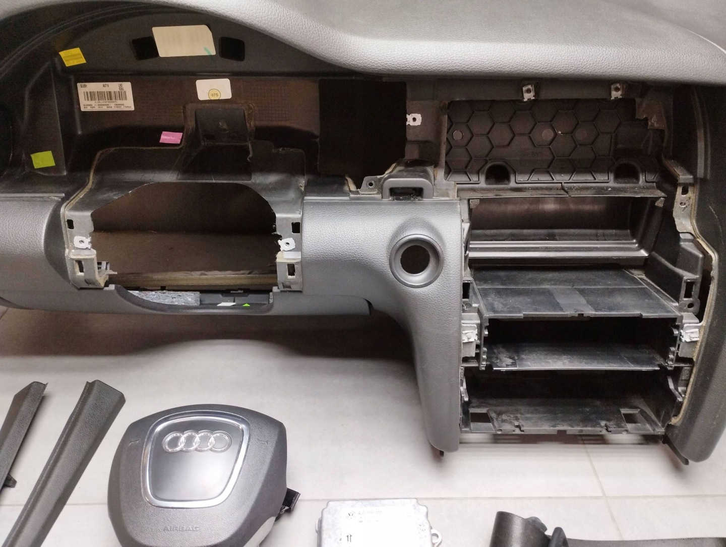 Audi Q7 4L dashboard panel airbags tension belts original
