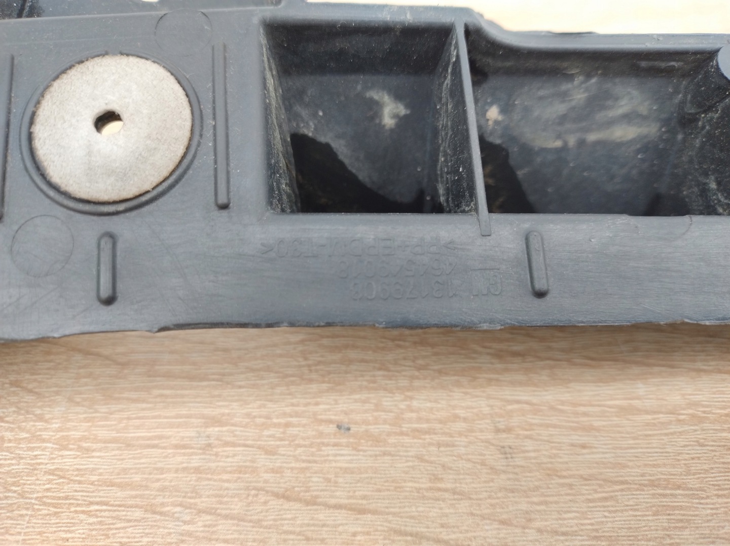 OPEL CORSA D bumper bracket rear part central holder 13179908 KA5/025