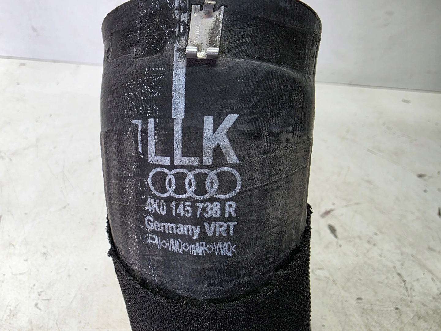 trouba hadice intercoolera AUDI A6 C8 A7 3.0 TDI 4K0145738R