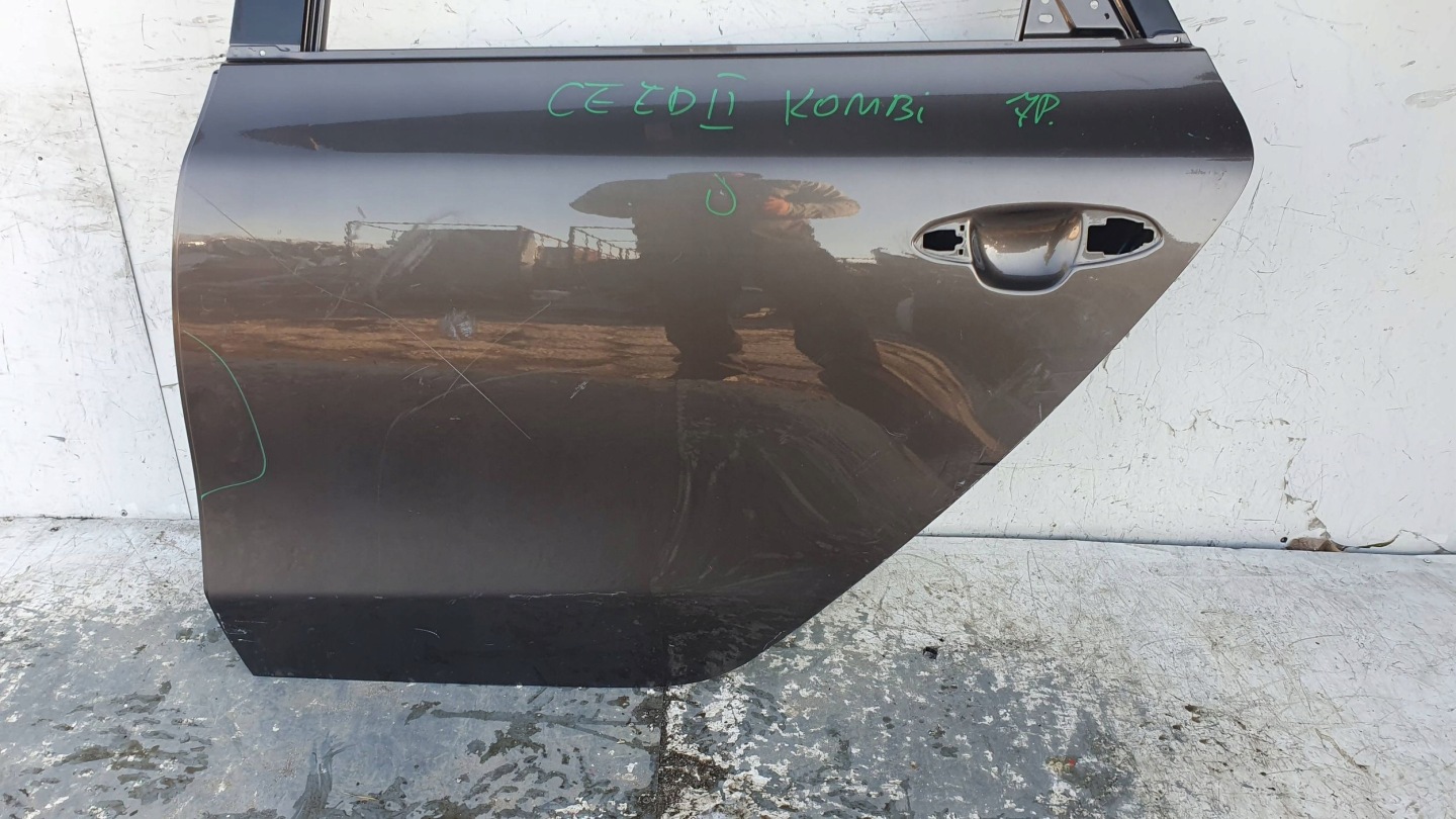 KIA Ceed 2 II 12-17 Kombi door left rear. rear part €