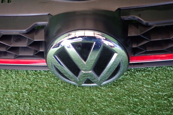 VW GOLF VII GTI 12-17 Grille