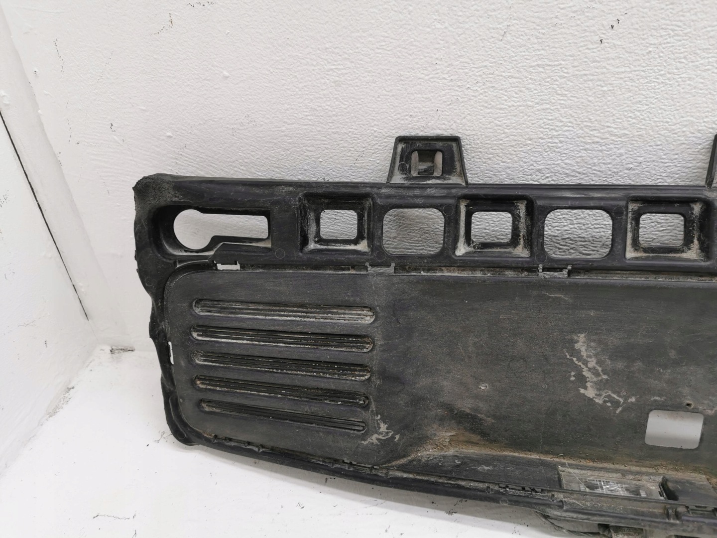 grid of a bumper rear RENAULT TWINGO III 14