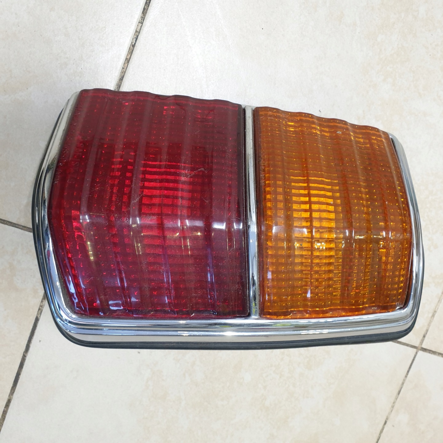 feu arrière droit HONDA CIVIC et 1973-- OE EU