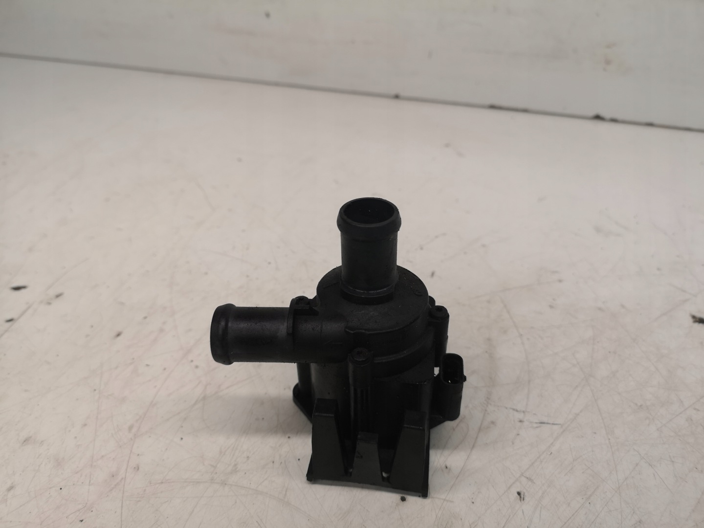 supplementary water pump AUDI VW 06H121601M
