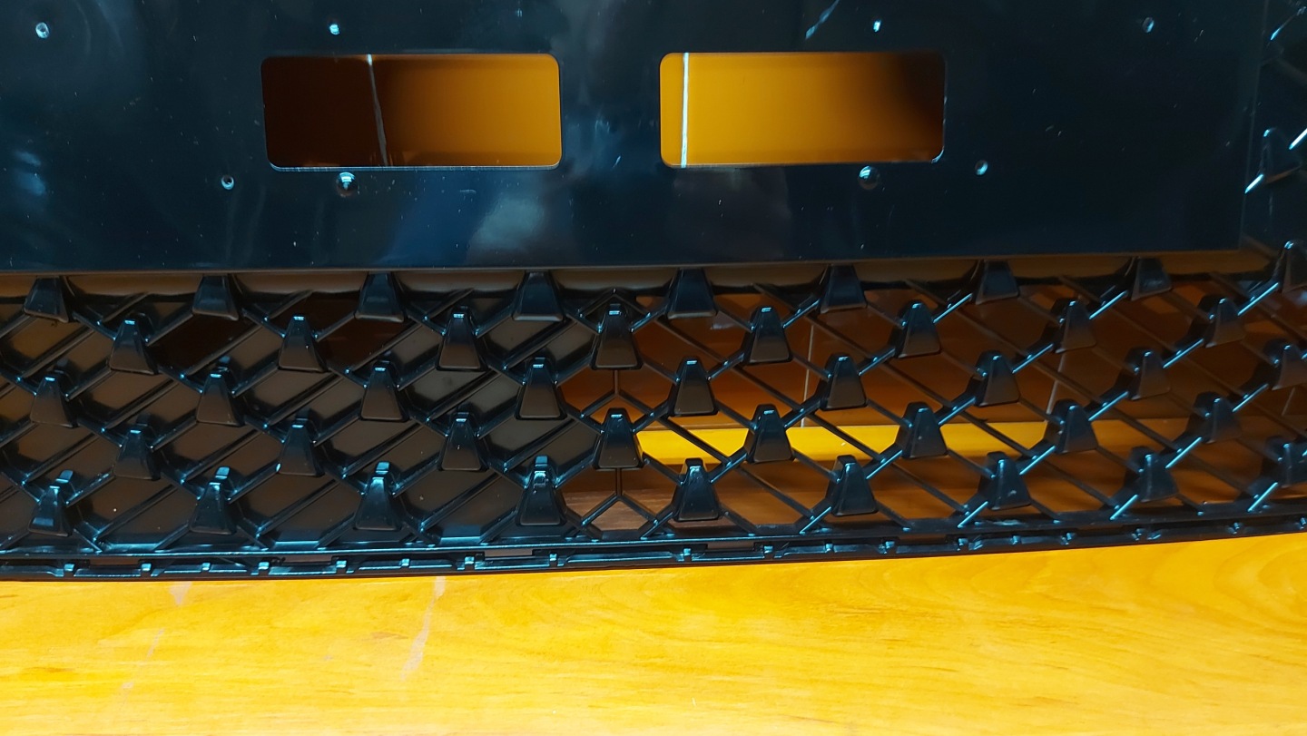 grid of a bumper central front front lower TOYOTA AYGO X 22