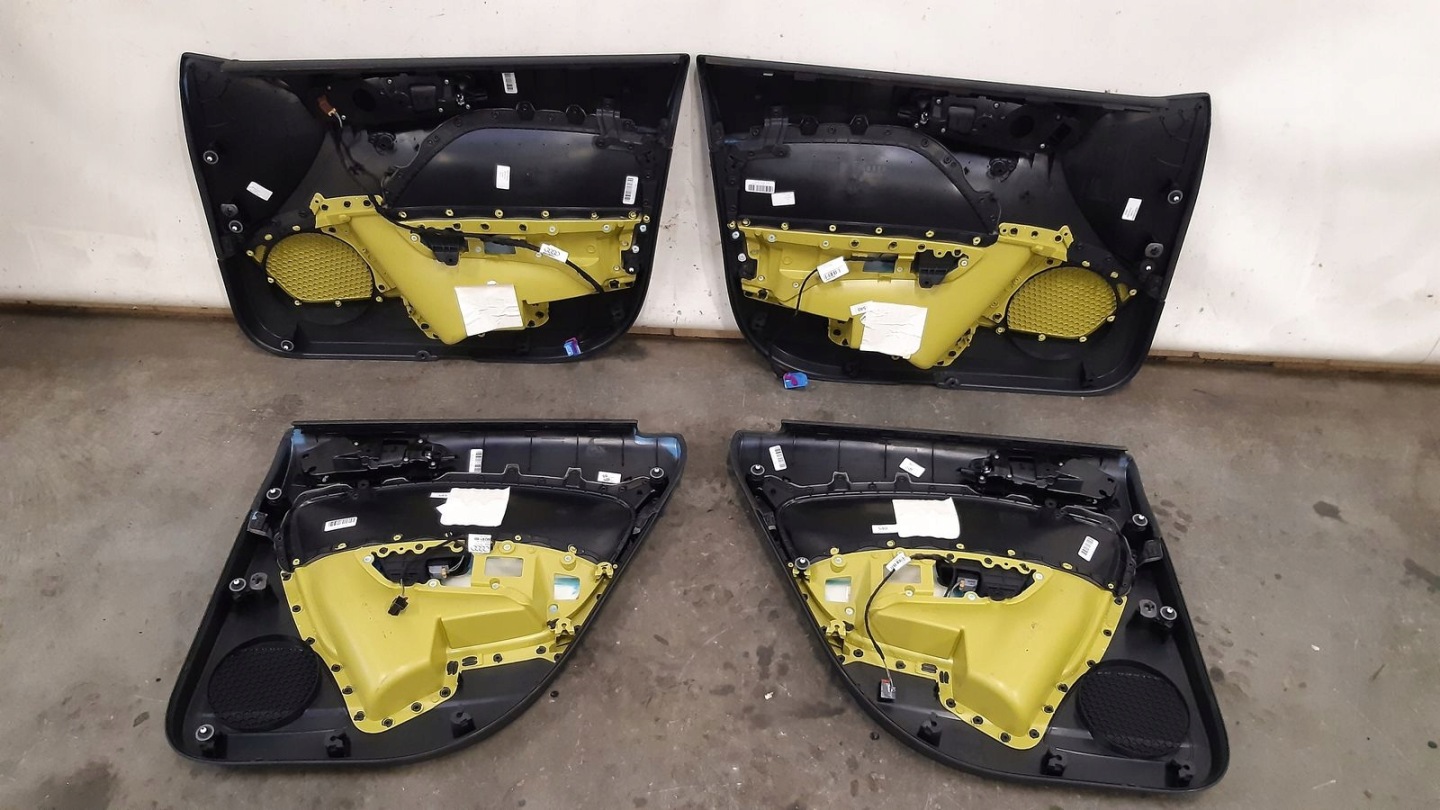 side side komplet Audi A1 8X 1,2 TSI
