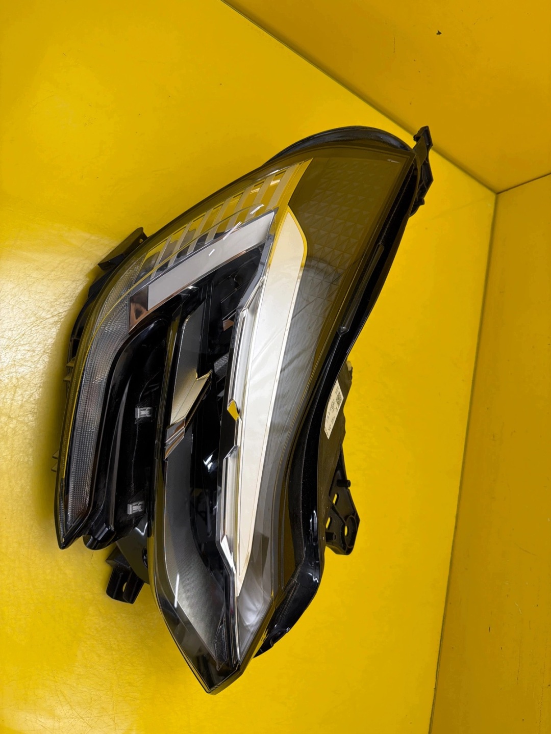 light right front Renault Captur II 2019- Full Led 260104095R
