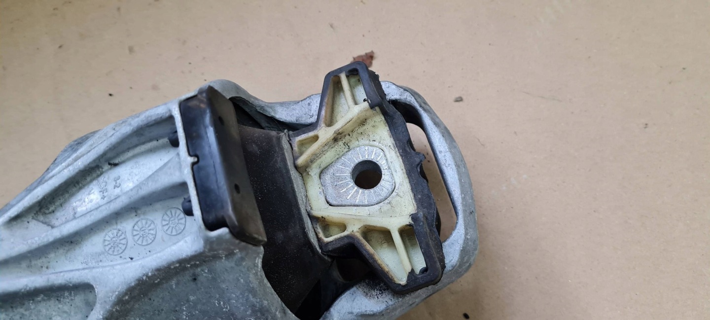 A5 8W LIFT engine mount left 2.0 TDI 8W0199371CS A4 B9 8W