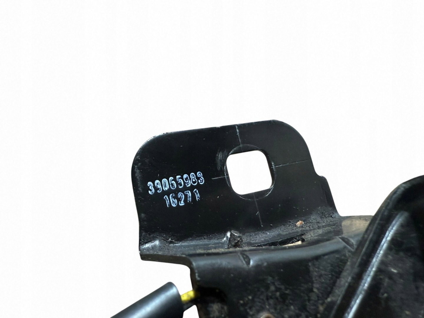 lock rygiel bonnets sensor Opel Astra K 39065983