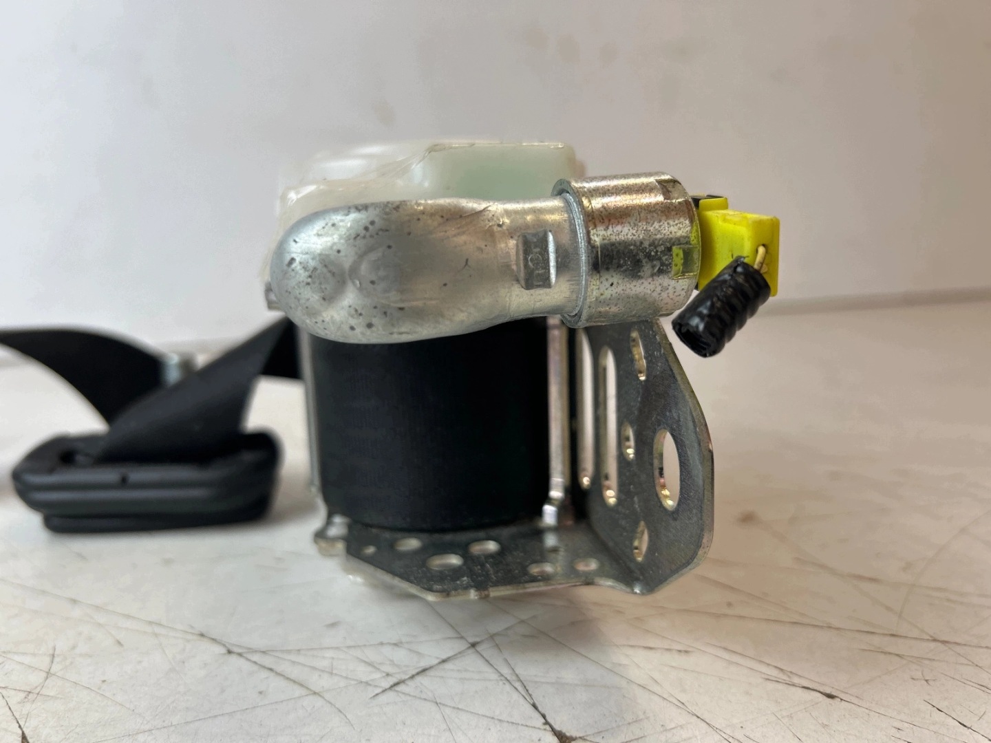 tension belt safety front front left Toyota Avensis IQ 3D