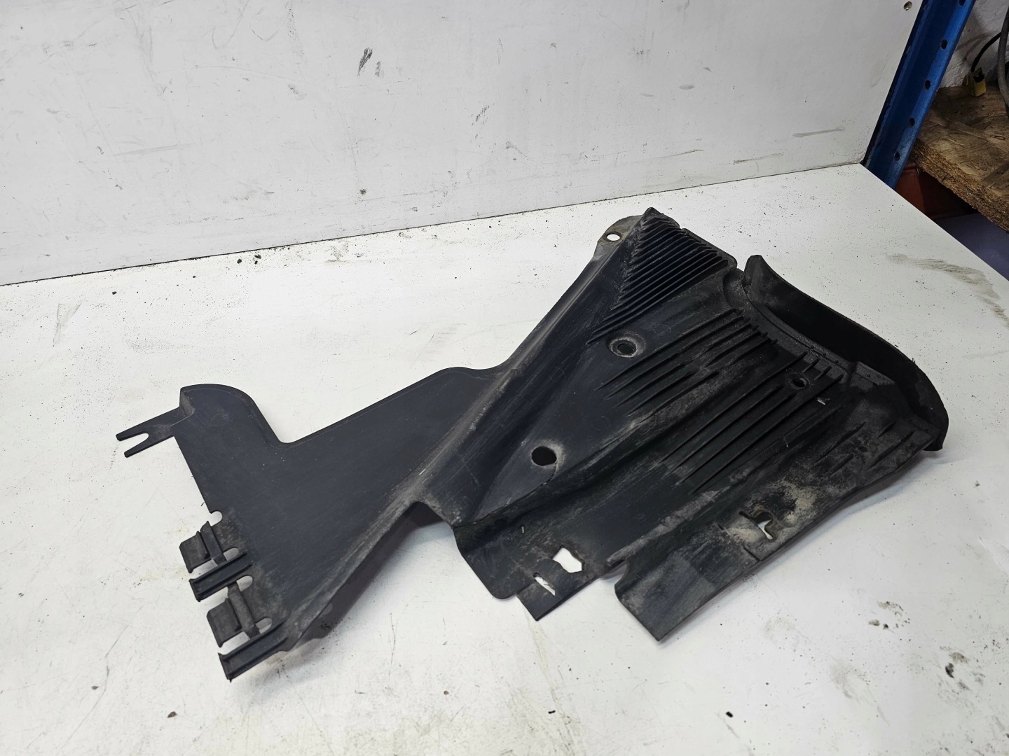 cover chassis AUDI A5 8T CABRIO right rear part 8F0825216D
