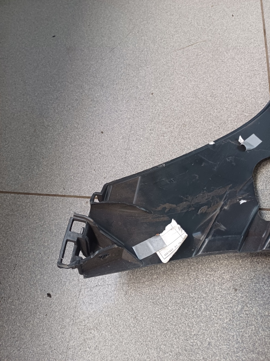 bumper bracket left front front MERCEDES C- KLASA W 206 A2068851501