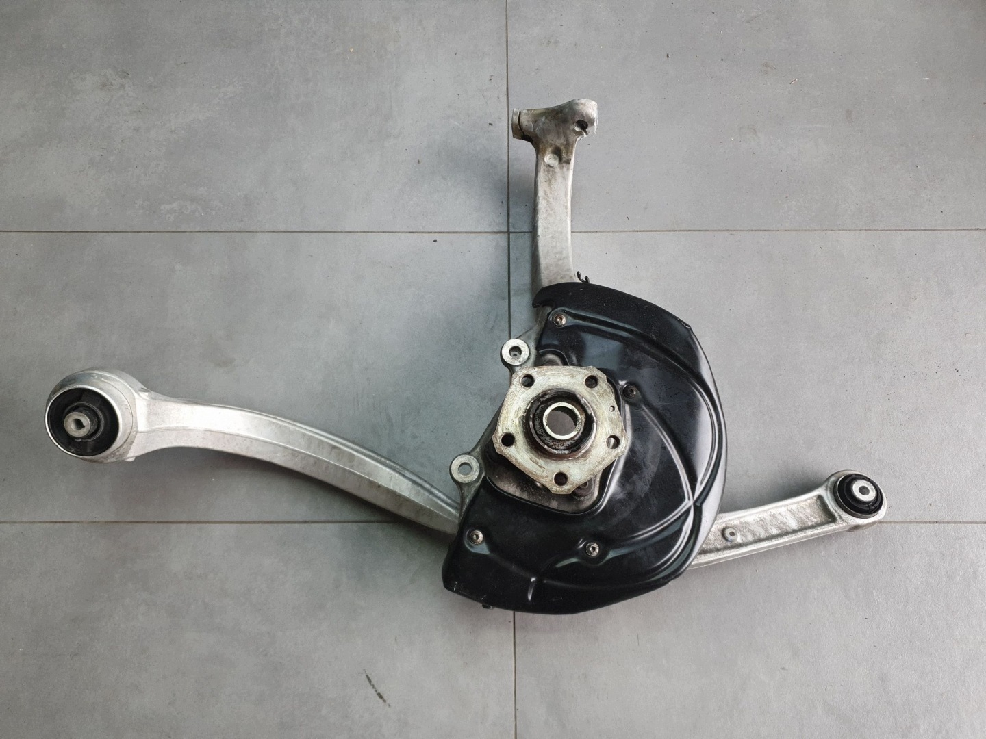 Audi Q7 4M otoč pravá předek přední 4M0407242J ramene