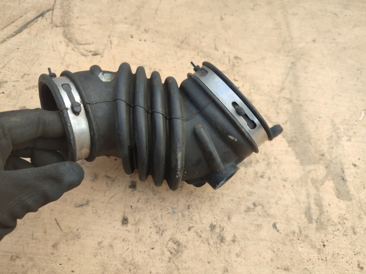 pipe wiring of a filter, Ford 8V61-9C623-AE