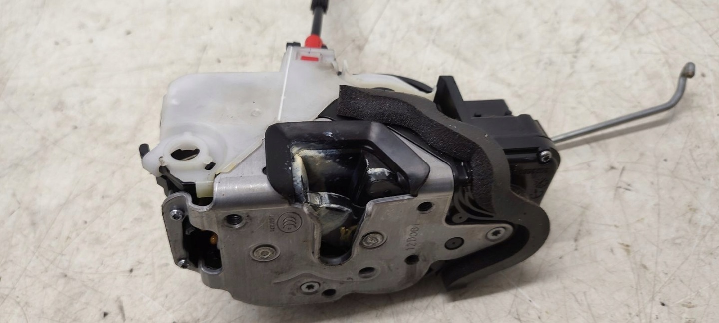 lock door front front right Opel Zafira C 2,0 CDTI