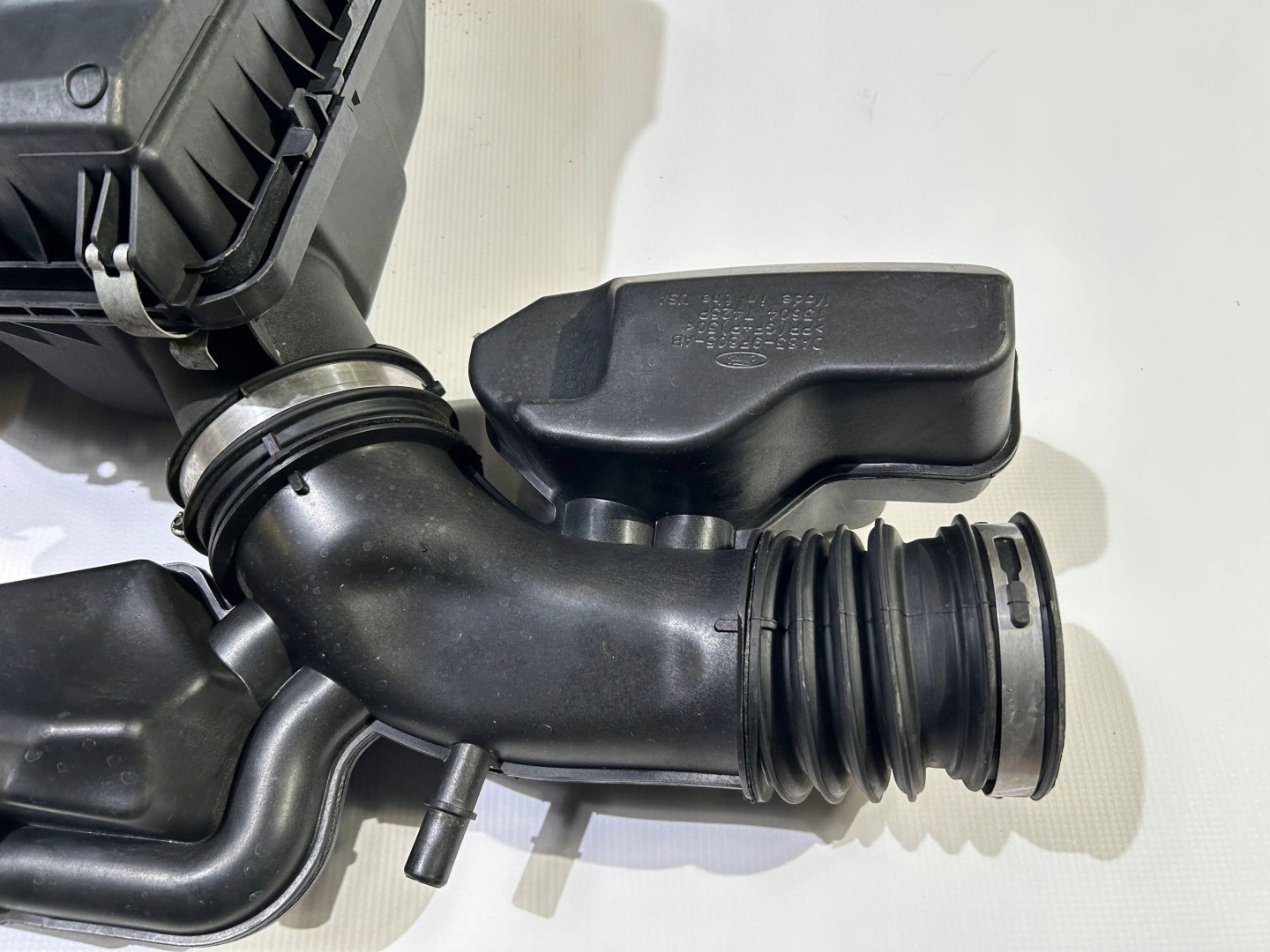 Gehäuse filter luft dolot rezonator rohr Ford Flex 3.5 2013