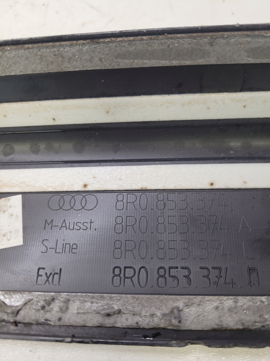 lišta prahová pravý předek Q5 8R 8R0853374