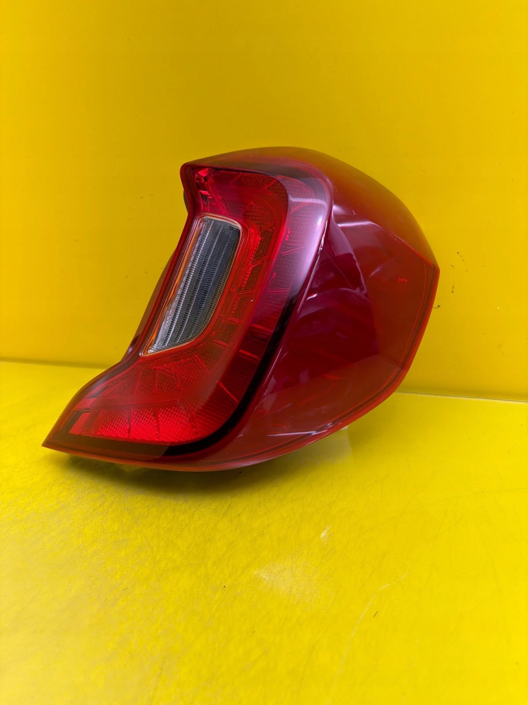 light right Kia Picanto III 2017- rear part 92402-G6000
