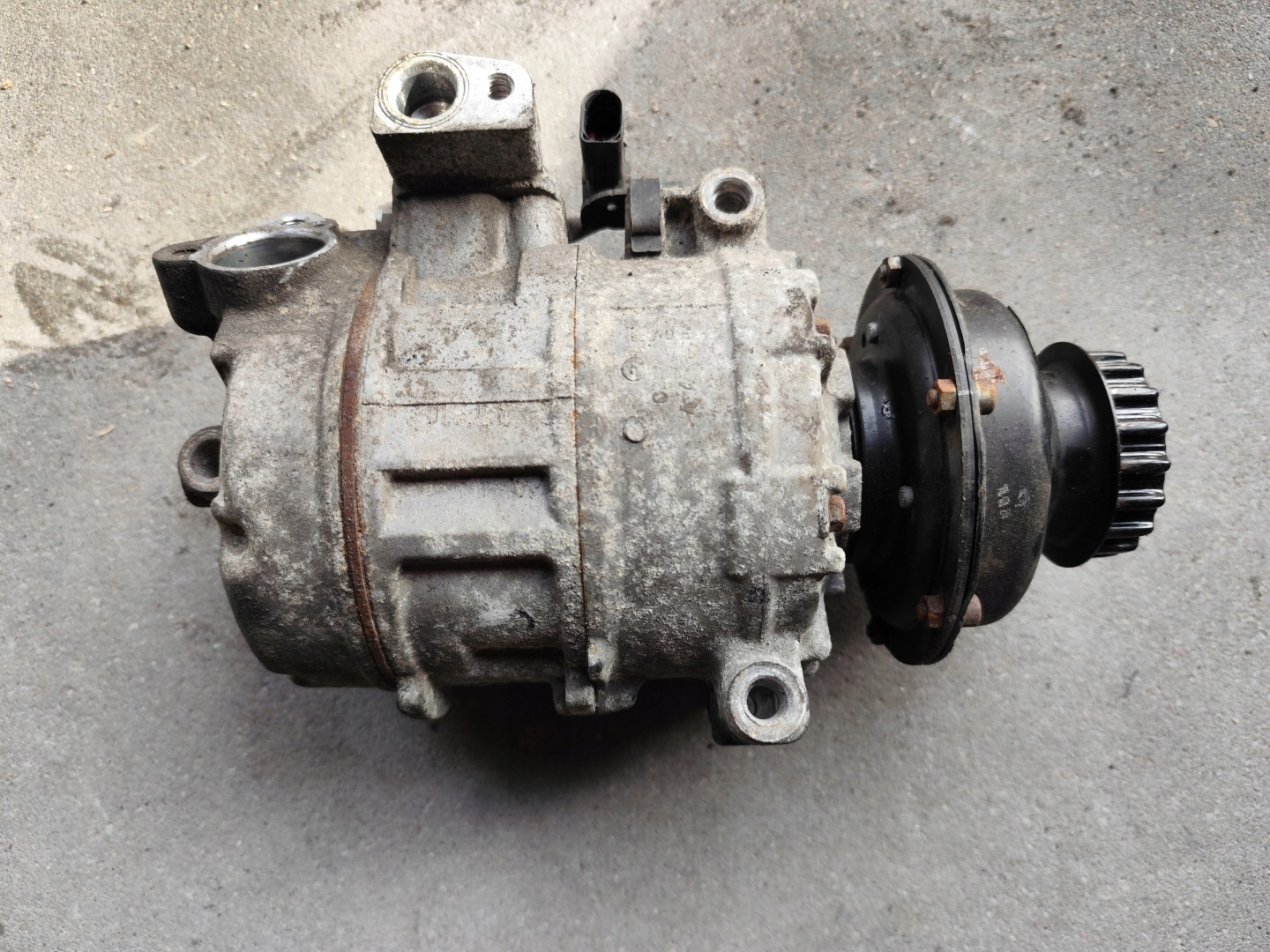 VW T5 2.5 TDI compressor; compressor of the air conditioning