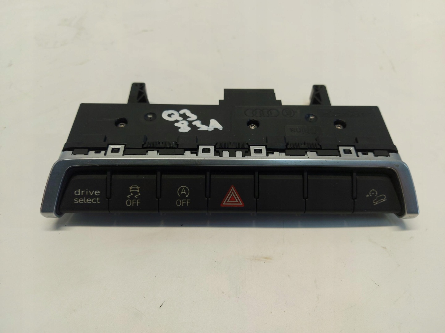 Audi Q3 83A SPORTBACK switch panel drive select awarynych trakcji