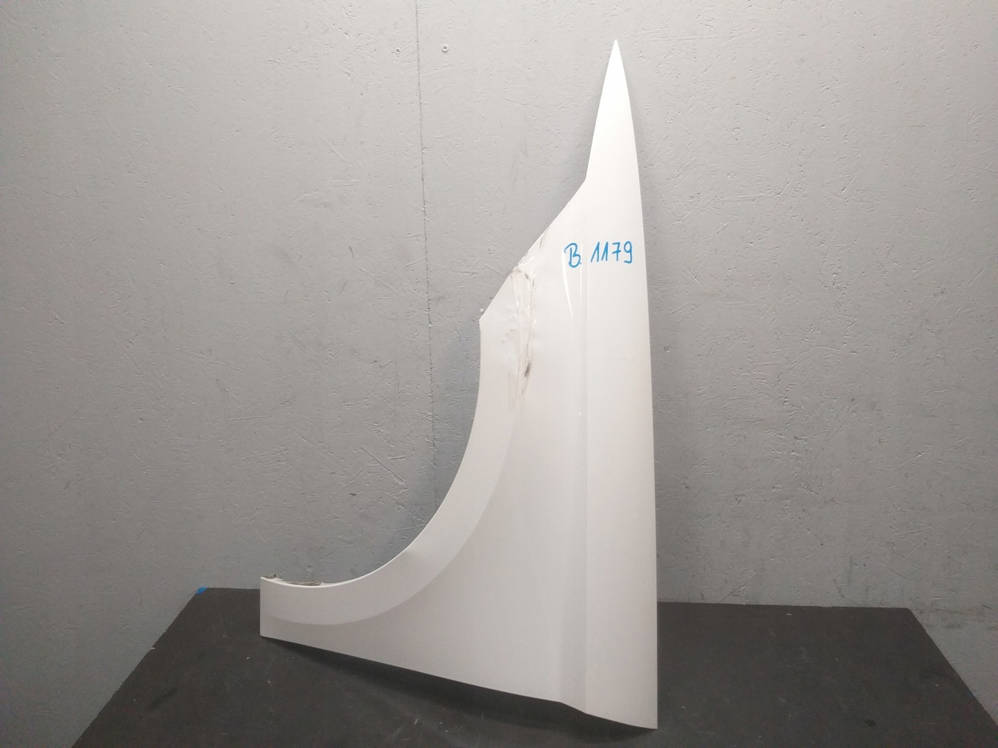 FENDER FRONT LEFT SEAT IBIZA 6F 17