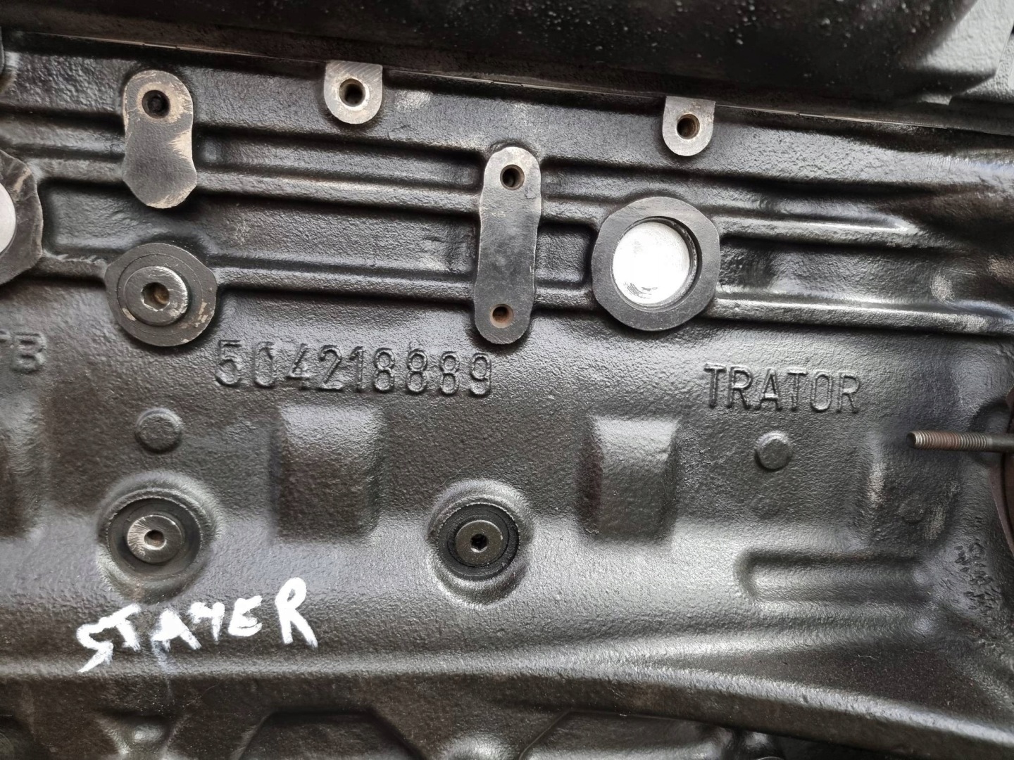 Moteur Garniture moulure montant T7 T8 STEYR 6230 CVT