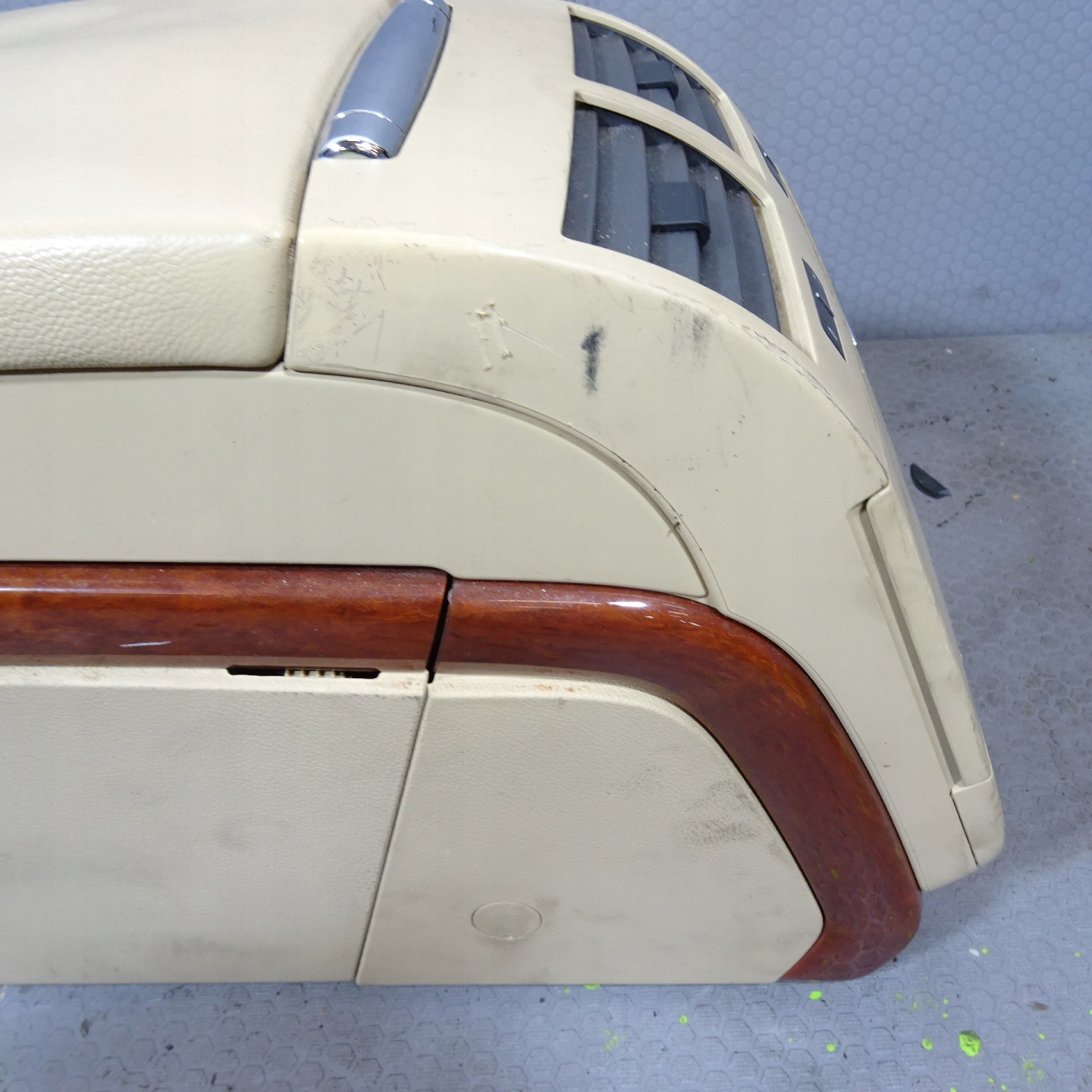 VW PHAETON TUNEL central