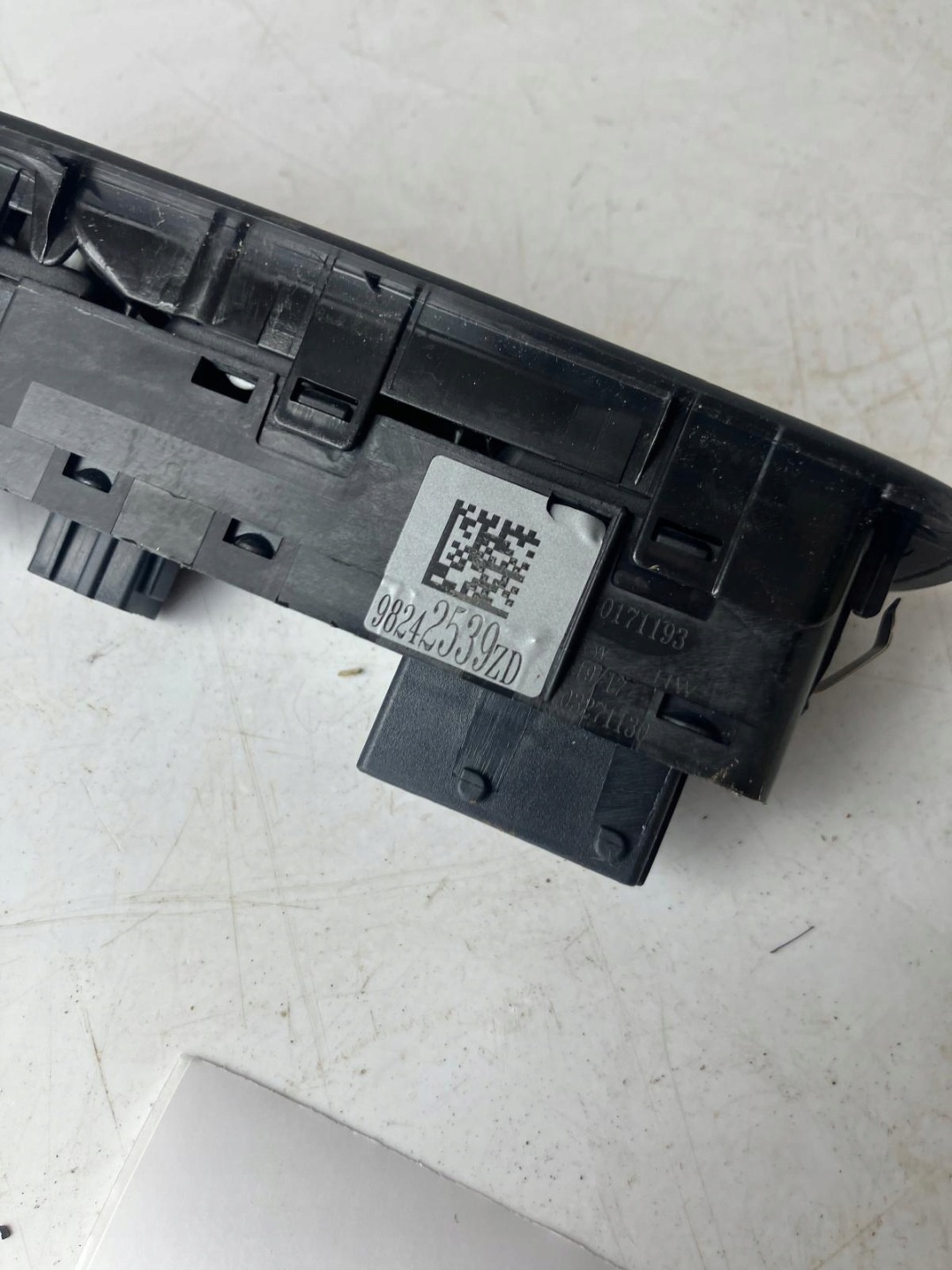 window control switch of mirrors PEUGEOT 208 2008 98242539ZD