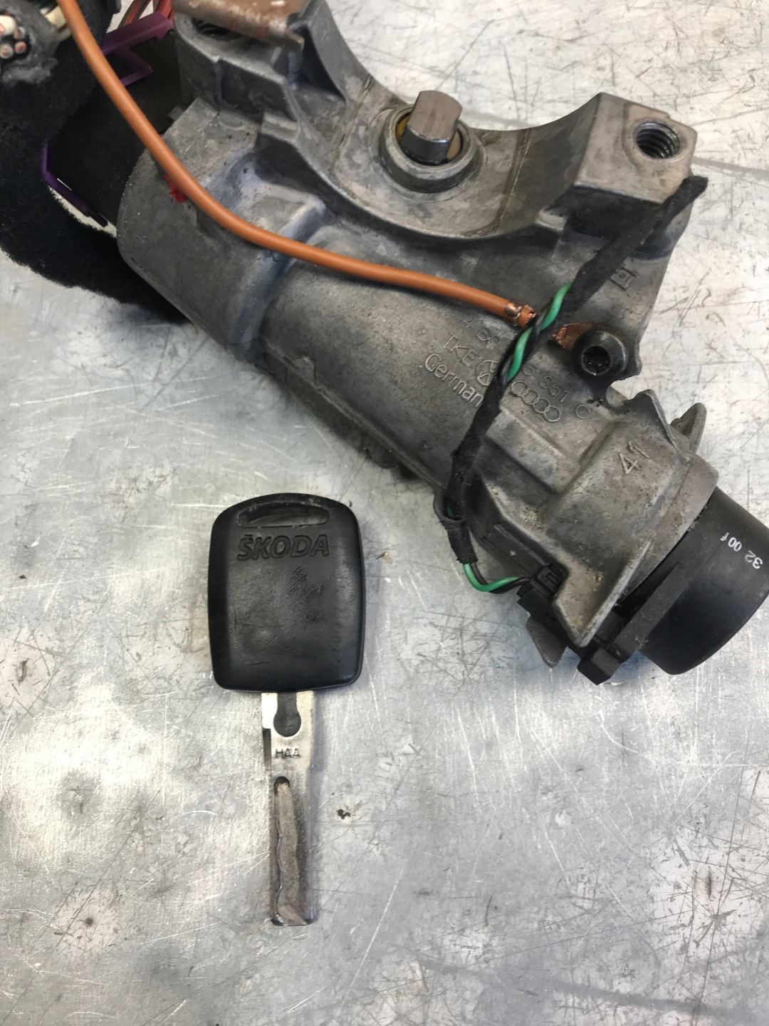 ignition + key SKODA FABIA and 4B0905851C