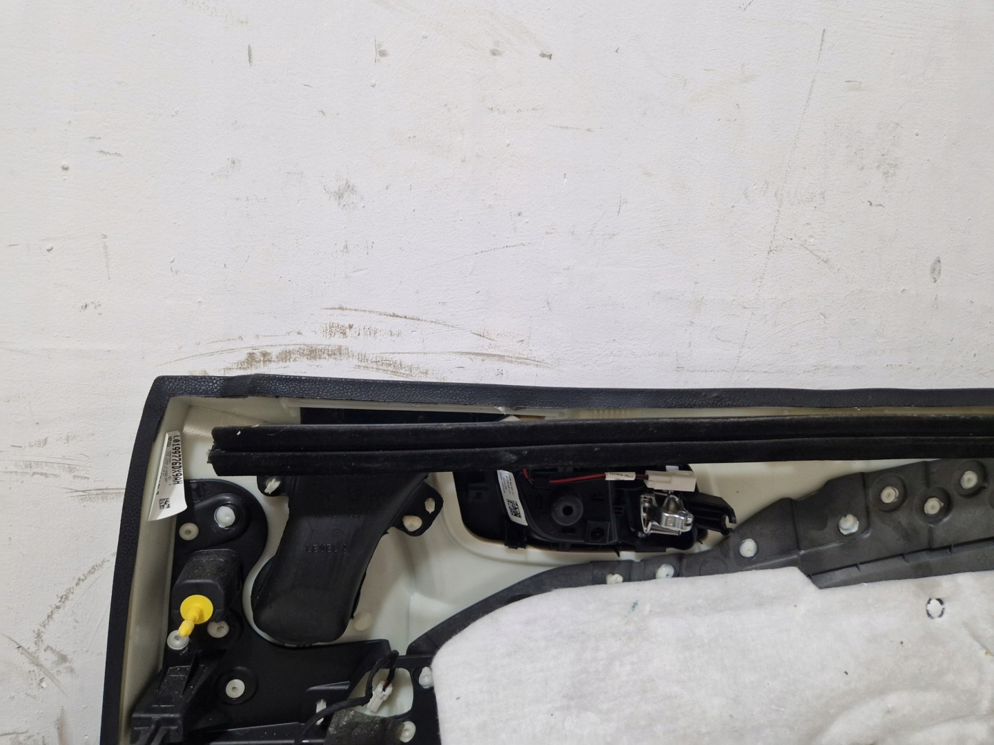 DODGE CHARGER 2019- side door left front leather 5PF051X9AI