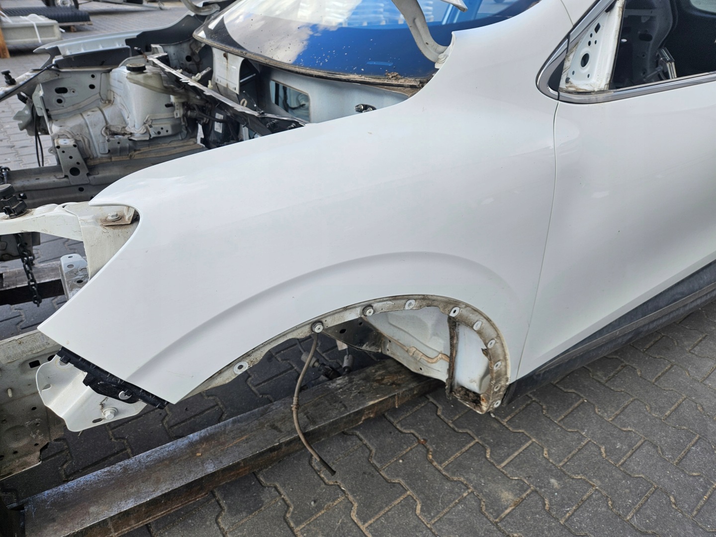 aile gauche avant RENAULT KADJAR (2015-2018) code LAKIERU OV369